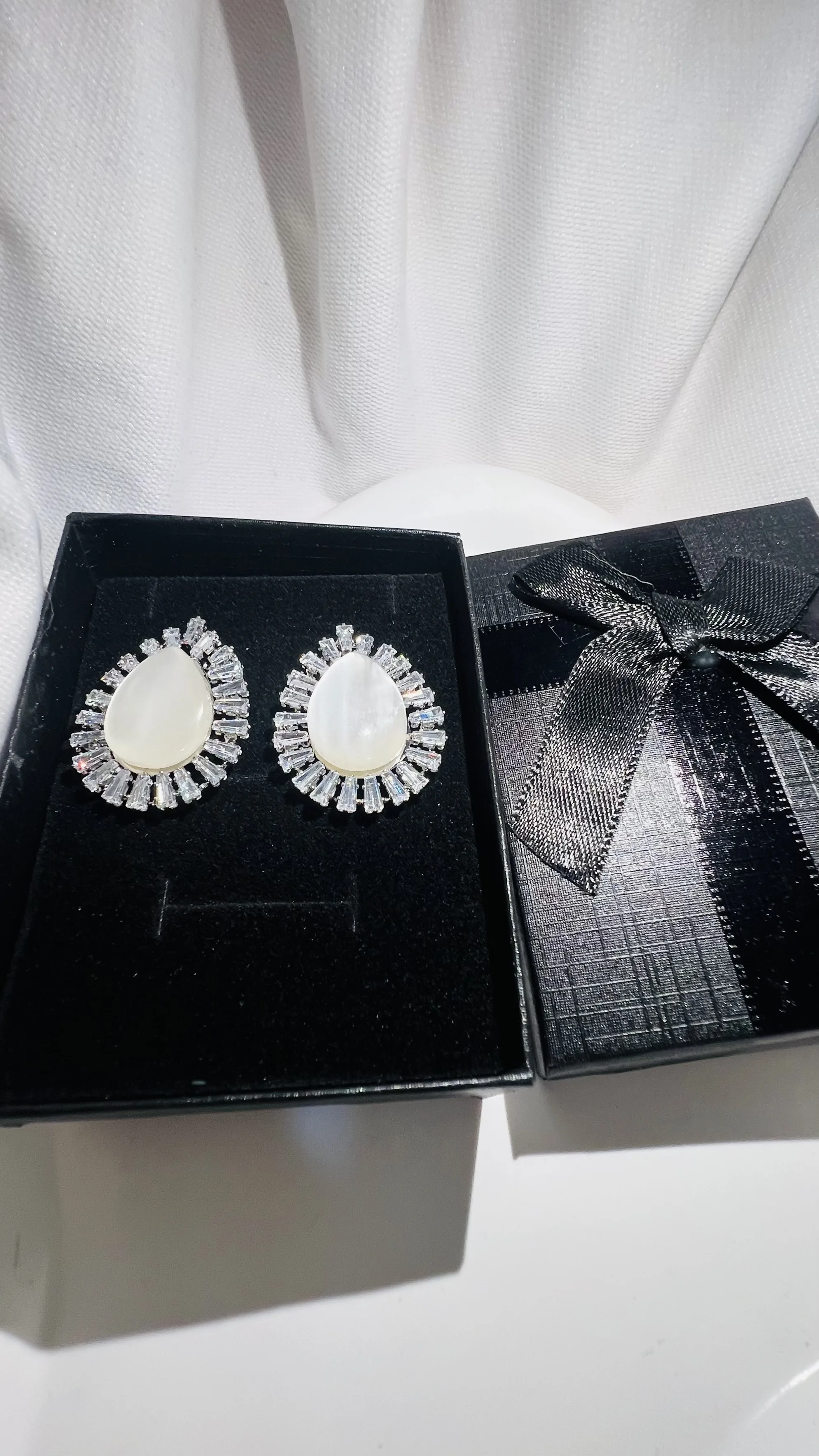 تراجي كرستال