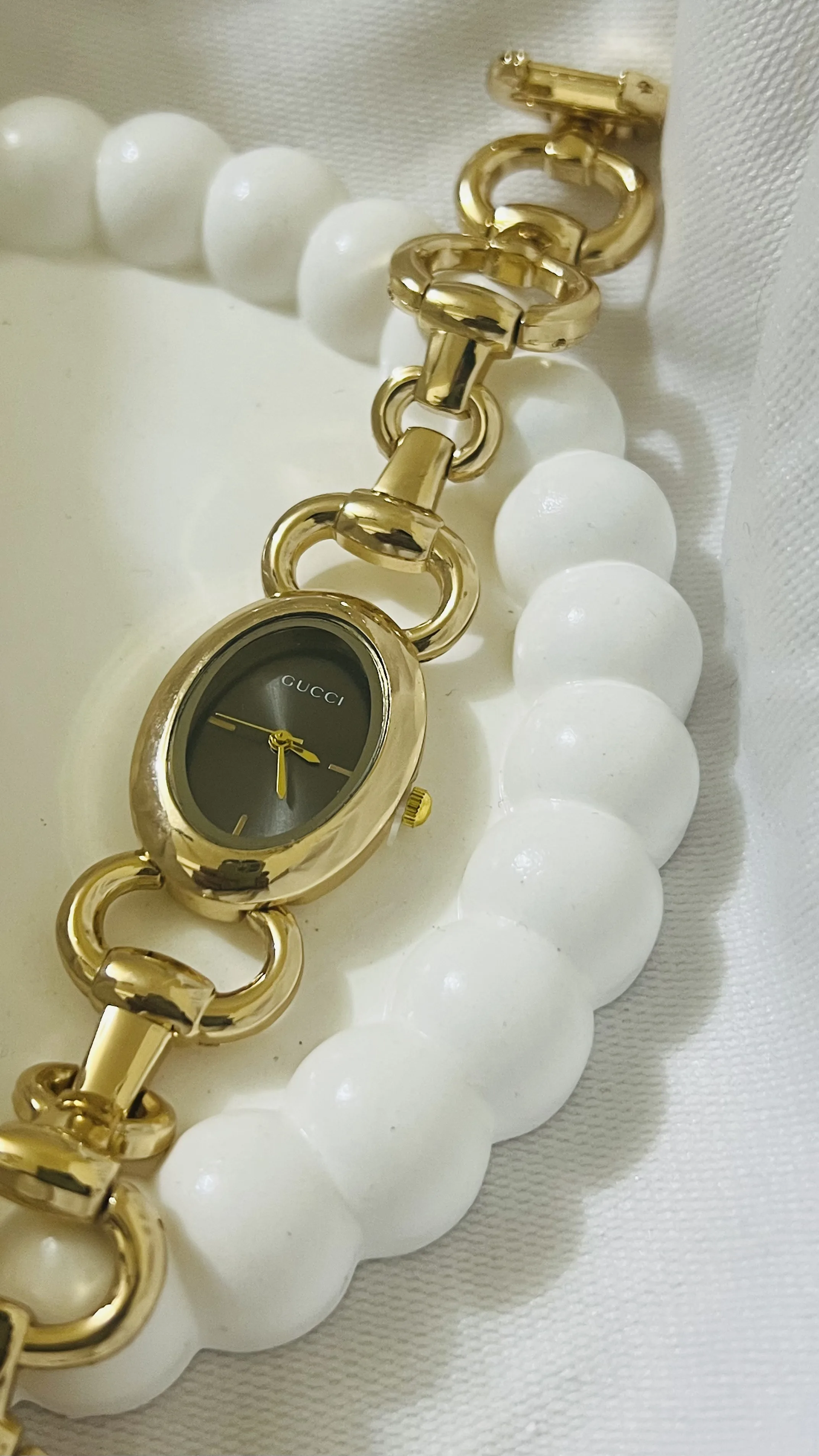 ساعة معدنية